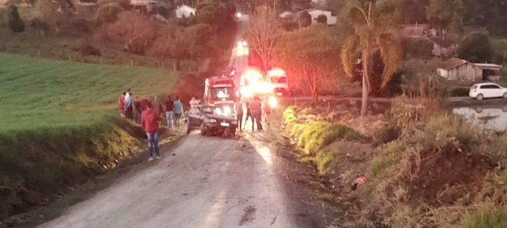 Capotamento no Alto Vale mata passageiro e deixa outros dois feridos