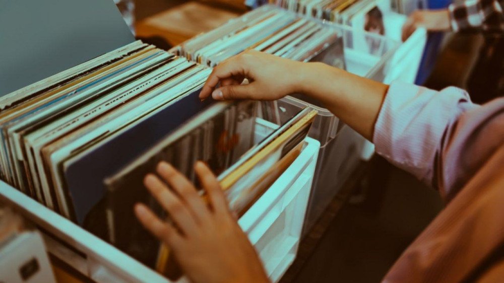 Blumenau recebe feira de vinil especial em comemoração ao mês do Rock