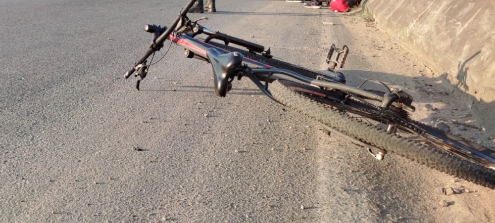 Jovem ciclista fica ferido em acidente na BR-470, em Blumenau