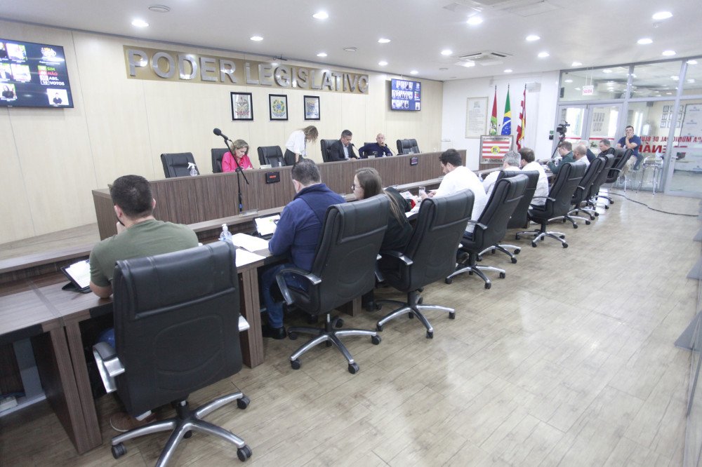 Vereadores votam contra PL que vedava nomeação de condenados por crimes de racismo e homofobia em Blumenau