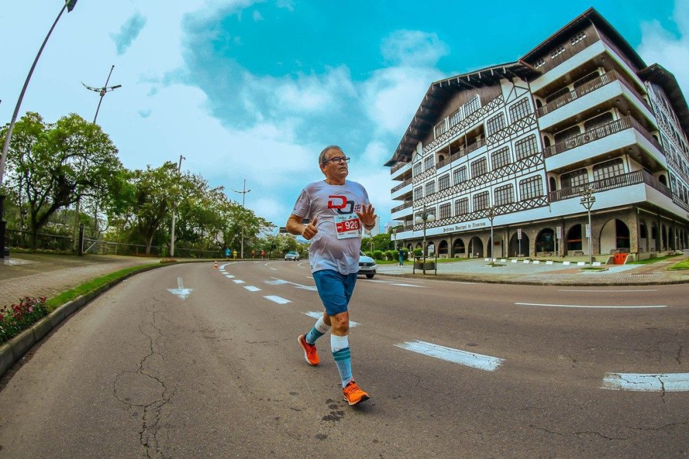 Competindo há mais de 48 anos, maratonista de Gaspar se despede das corridas