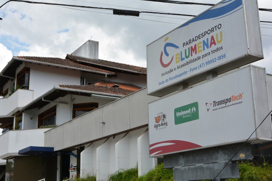 Inscrições abertas: Paradesporto de Blumenau oferece oportunidades de inclusão para pessoas com deficiência
