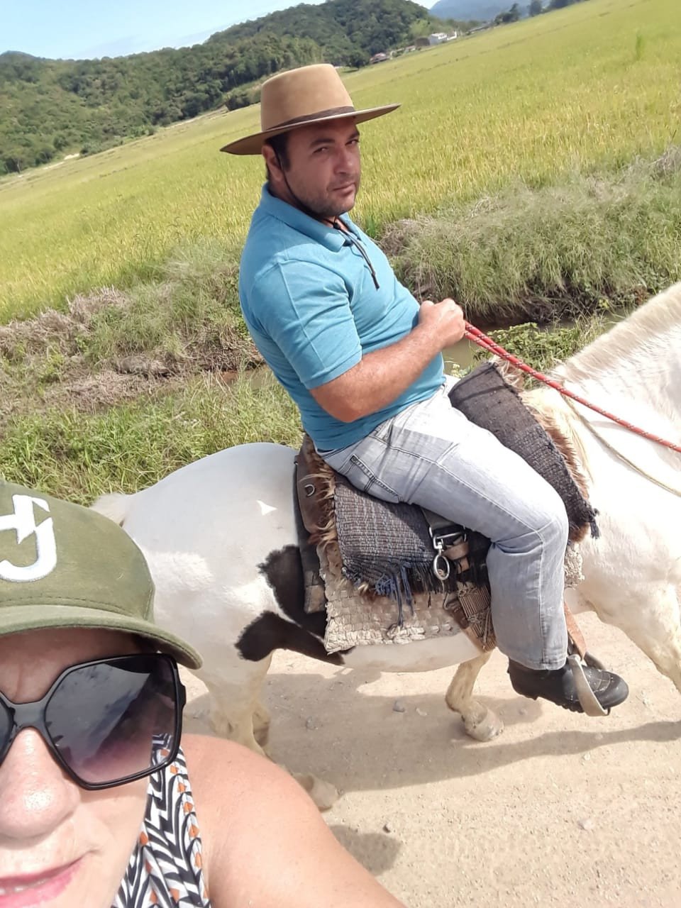 Identificado caminhoneiro que morreu após toras de madeira caírem sobre a cabine