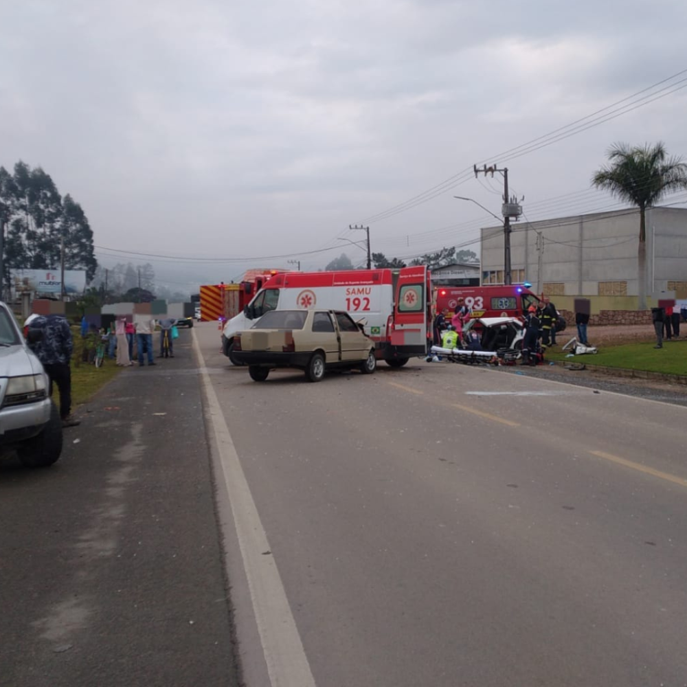 Acidente entre quatro veículos em Lontras mata motorista de banda da cidade