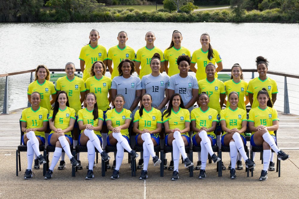 Seleção feminina se prepara para jogo contra a França neste sábado