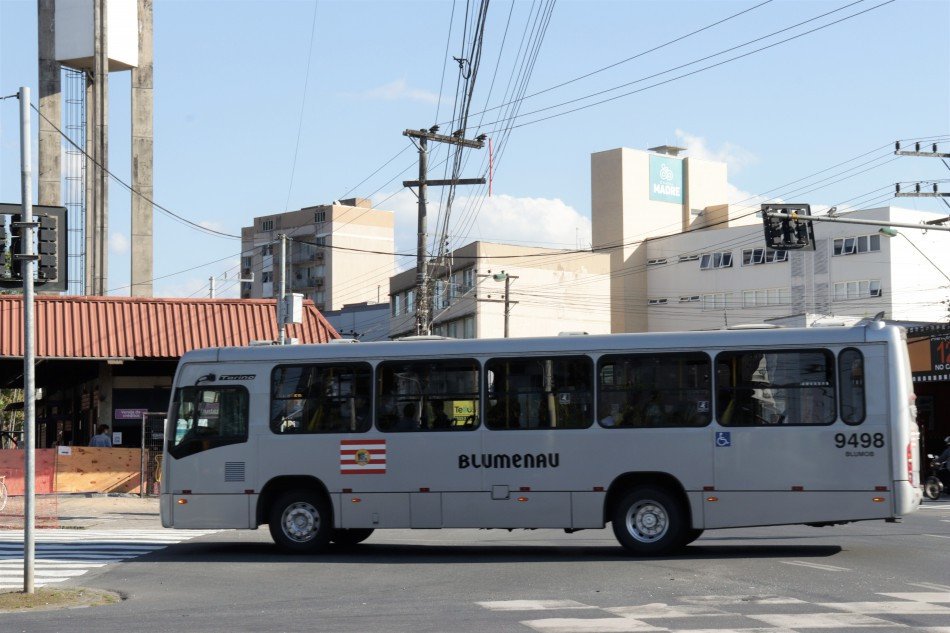 Linhas do transporte coletivo de Blumenau terão ajustes a partir de segunda-feira; confira
