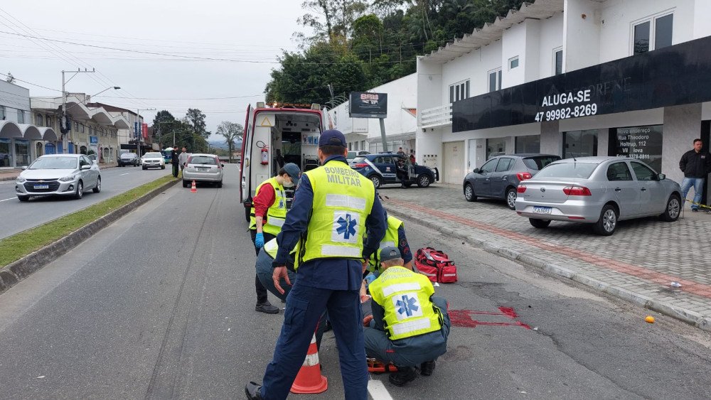 Motociclista que se envolveu em acidente de trânsito em Blumenau morre após quase duas semanas