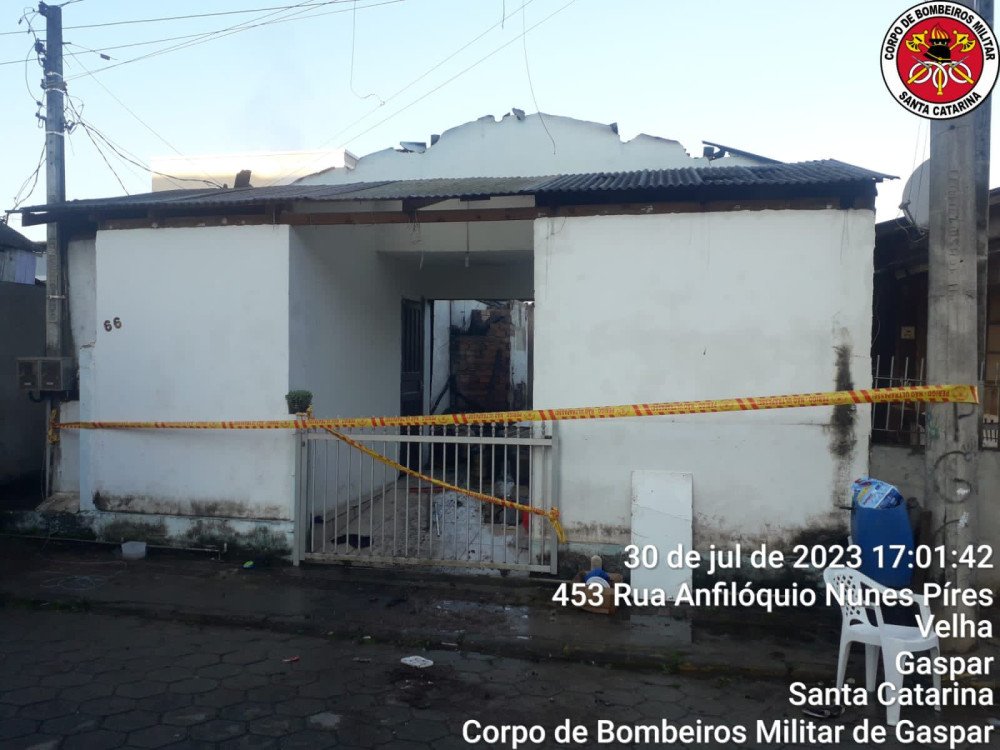 Vídeo: Quatro kitnets pegam fogo em Gaspar neste domingo