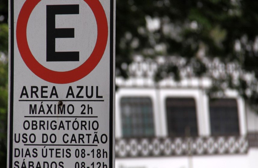 Atual sistema da Área Azul de Blumenau segue em funcionamento até a próxima semana; entenda