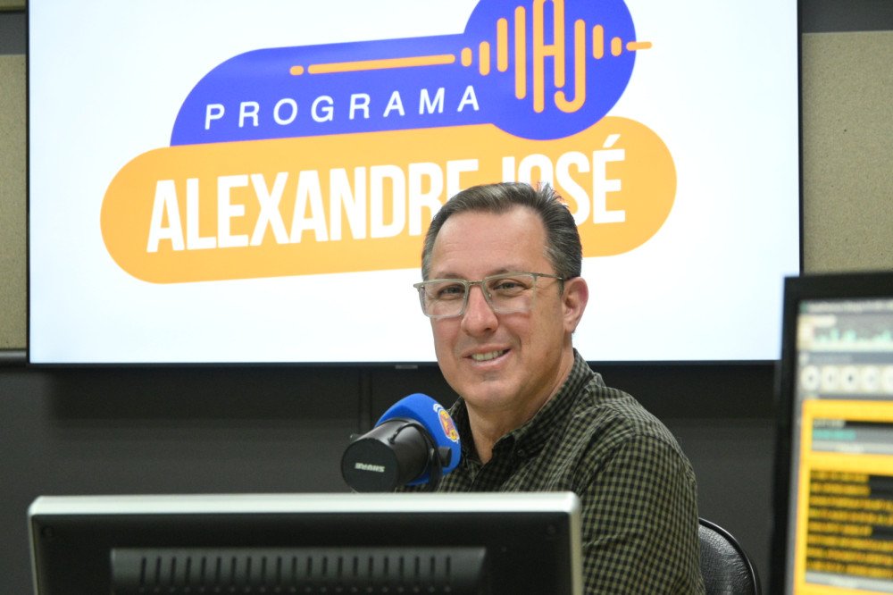 Programa Alexandre José completa um ano na Clube FM de Blumenau, com transmissão simultânea pela internet
