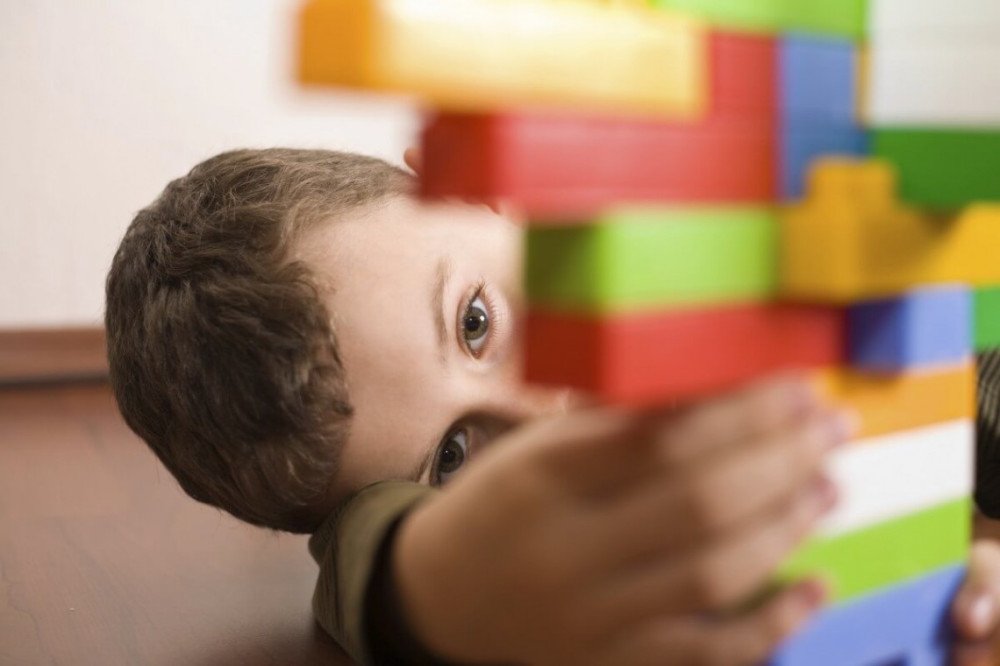 Curso online gratuito sobre autismo acontece em agosto; veja como participar