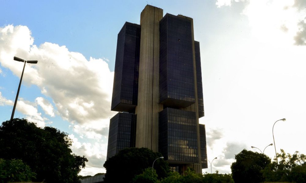 Banco Central reduz taxa de juros pela primeira vez em três anos