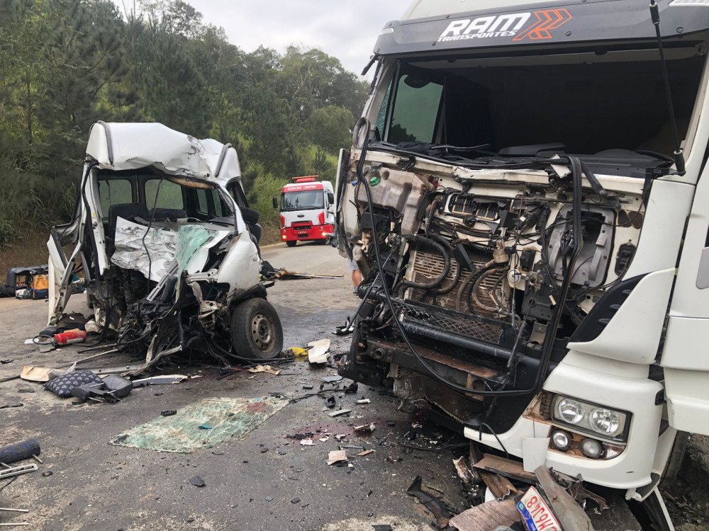 Vítimas de grave acidente na BR-470 continuam internadas; saiba o estado de saúde