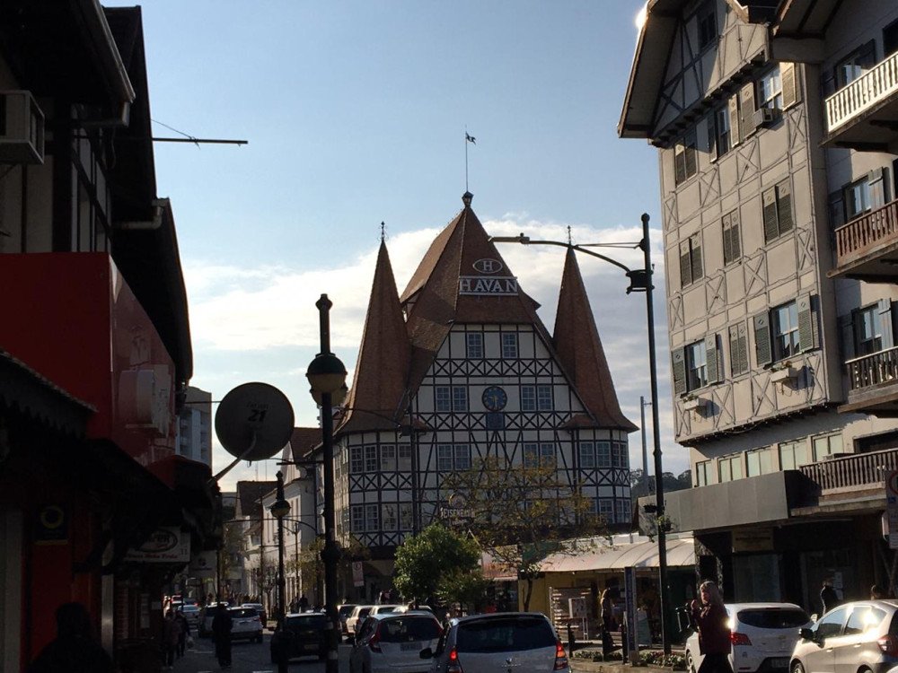 Previsão do tempo: Segunda-feira com variação de nuvens e temperatura elevada em Blumenau