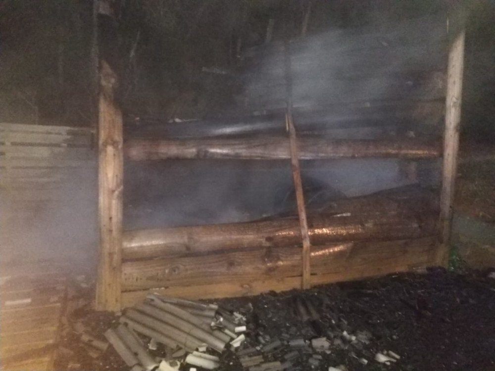 Incêndio destrói depósito de madeira em Rio do Sul