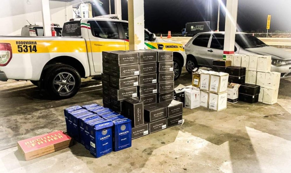 Polícia Militar Rodoviária apreende carga ilegal de vinho em Lages
