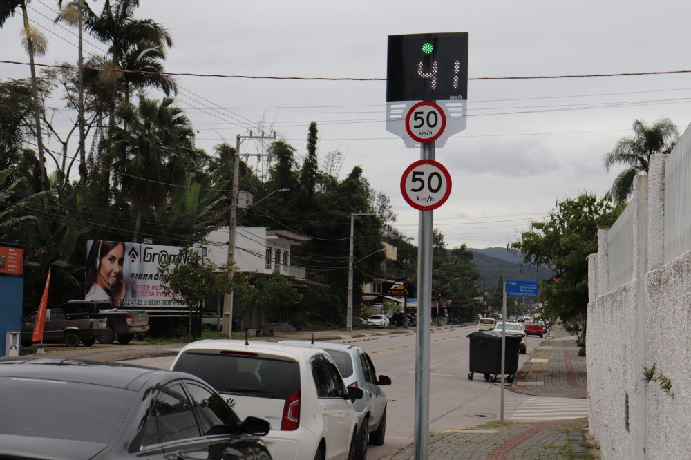 Novas lombadas eletrônicas em Gaspar, começam aplicar multa na próxima semana; veja