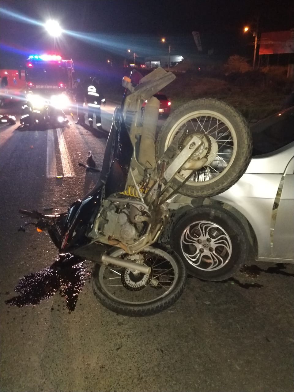 Motociclista fica ferido após batida com carro na BR-470, no Alto Vale
