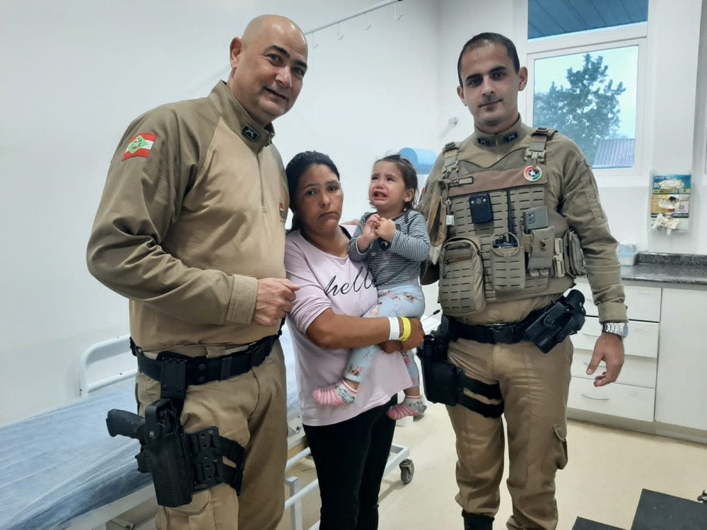 Policias Militares salvam criança que estava desacordada em Gaspar