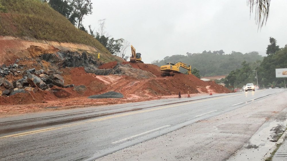 Detonação de rochas na BR-470 em Gaspar é adiada devido ao mau tempo