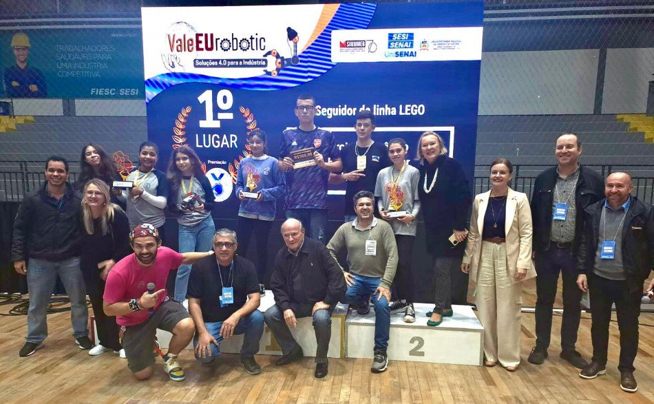 Escola Lauro Muller, de Blumenau, vence campeonato de robótica ValeEurobotic 2023