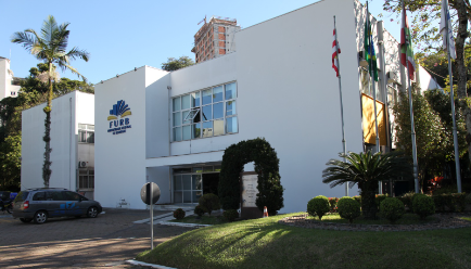 FURB firma acordo com MPSC e terá que fazer concurso público até o final de 2024; entenda