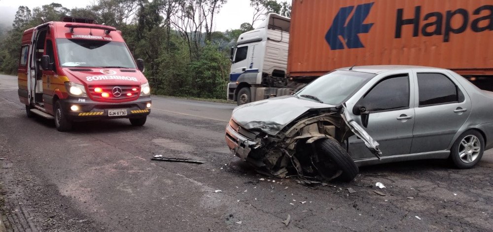 Acidente com três carros é registrado na Serra da Santa, em Pouso Redondo