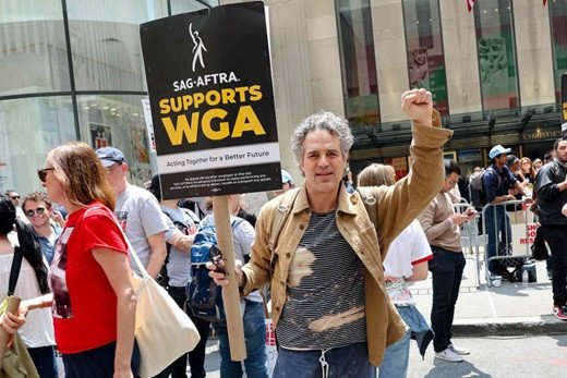 GREVE EM HOLLYWOOD: o porquê de podermos ficar sem filmes e séries novas