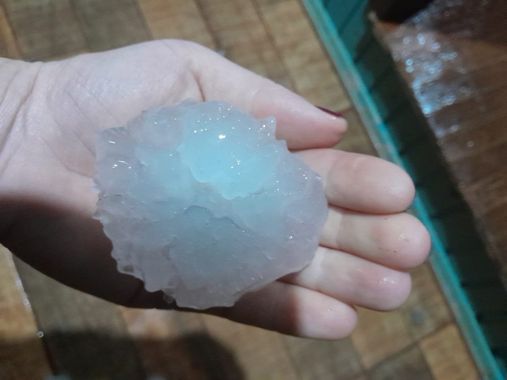 Cidade do Oeste de SC decreta situação de emergência após temporal de granizo