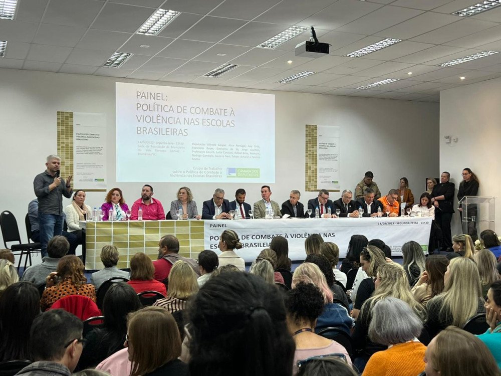 Grupo de trabalho do Congresso Nacional discute Violência nas Escolas; Blumenau foi a primeira cidade a receber debate
