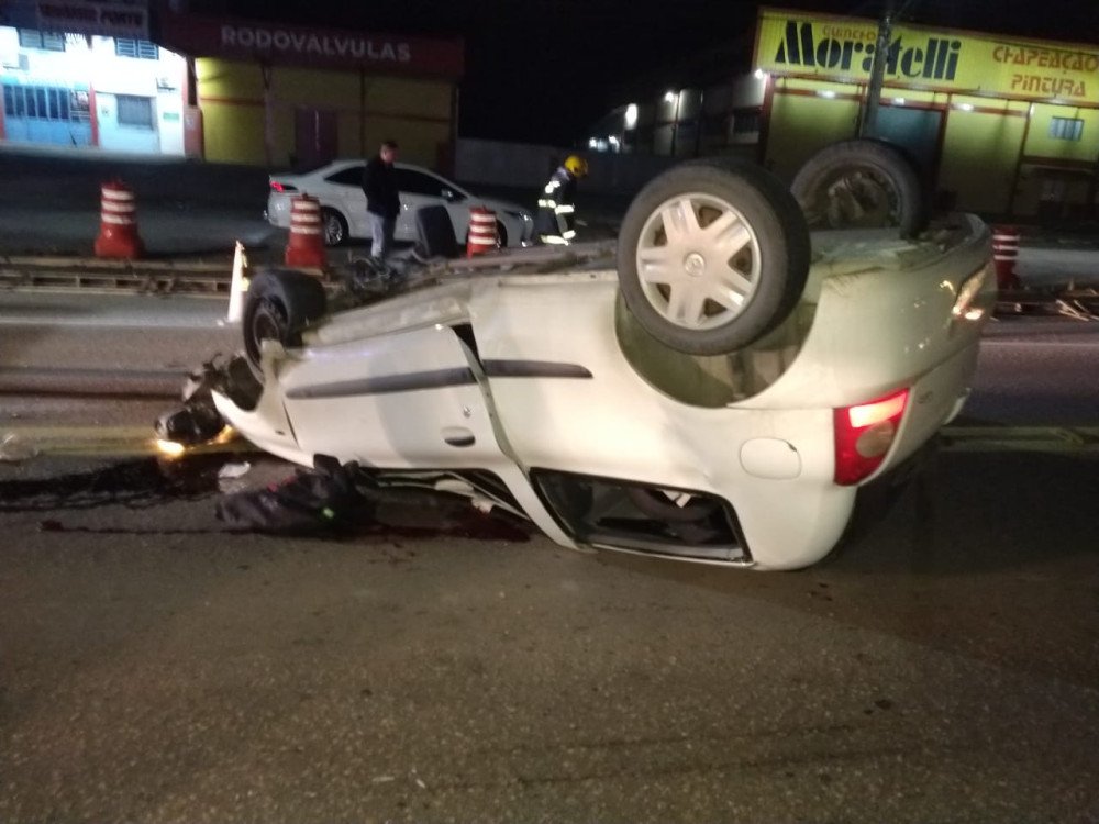 Capotamento na BR-470 em Rio do Sul deixa motorista ferido