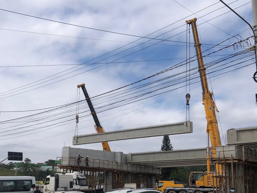 Lançamento de vigas no Viaduto do Badenfurt, em Blumenau, gera impacto no trânsito na BR-470