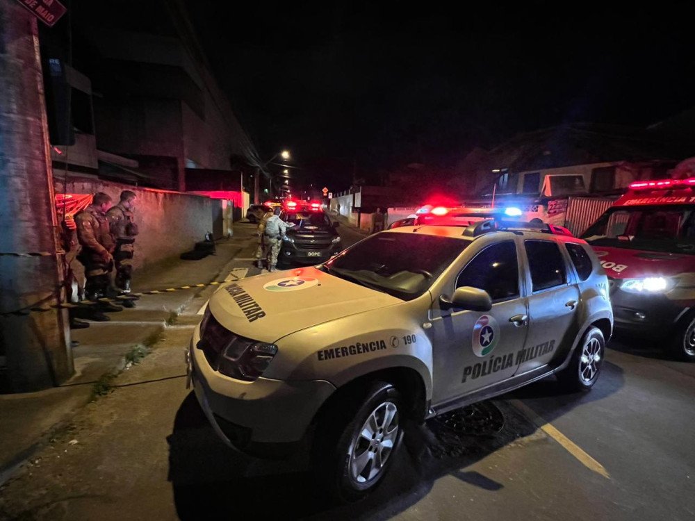 Fotos: Artefatos explosivos são encontrados em carro e casa de Blumenau; entenda