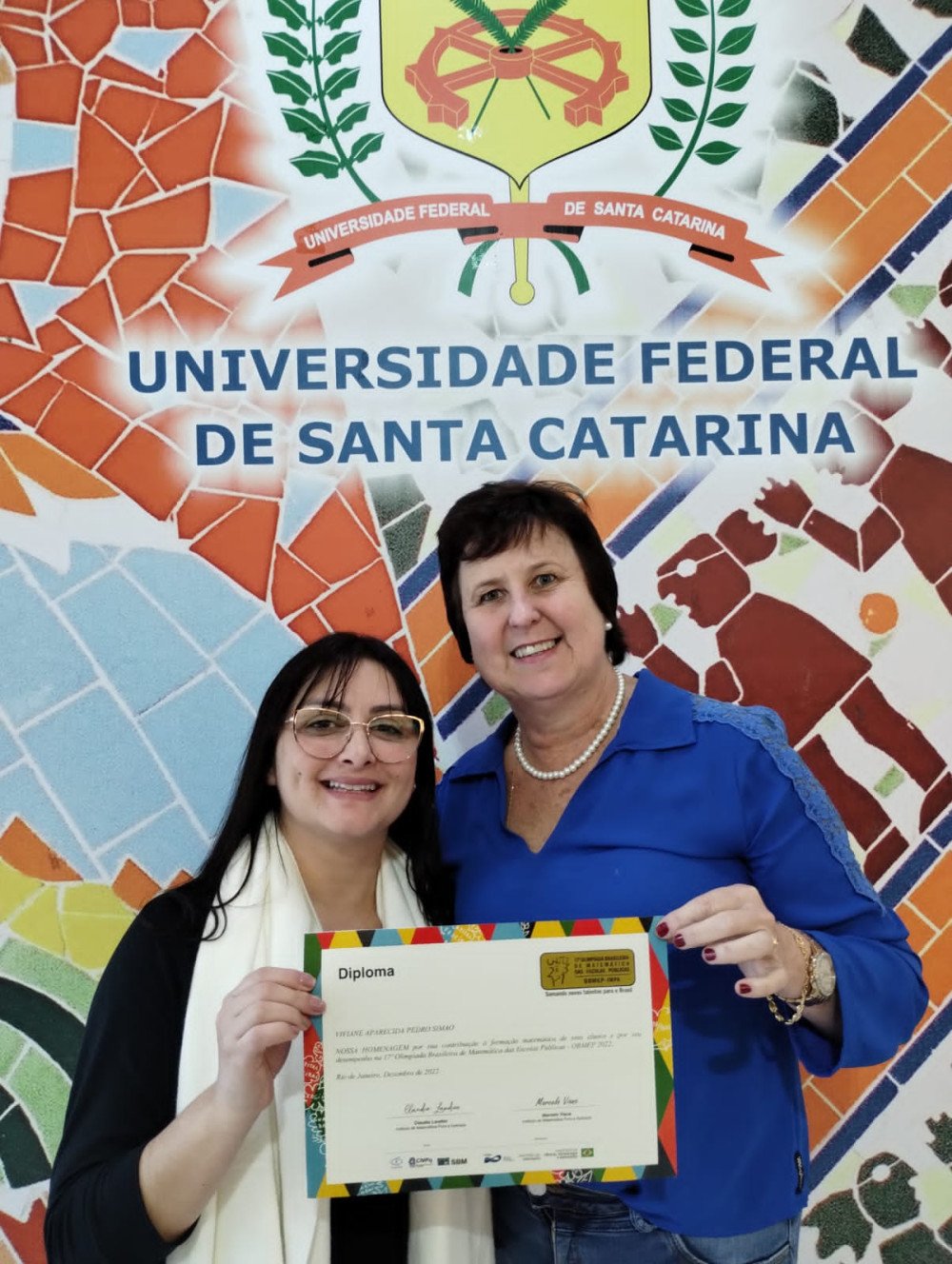 Professora de Indaial recebe prêmio na Olimpíada Brasileira de Matemática das Escolas Públicas