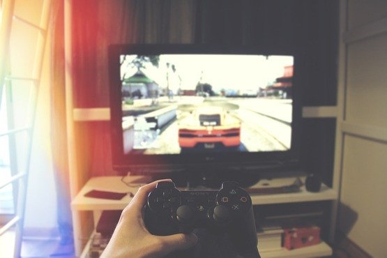 Homem usa cheque roubado para comprar PlayStation no Oeste de SC