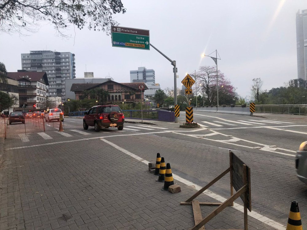 Ponte na Rua XV em Blumenau ficará fechada neste fim de semana