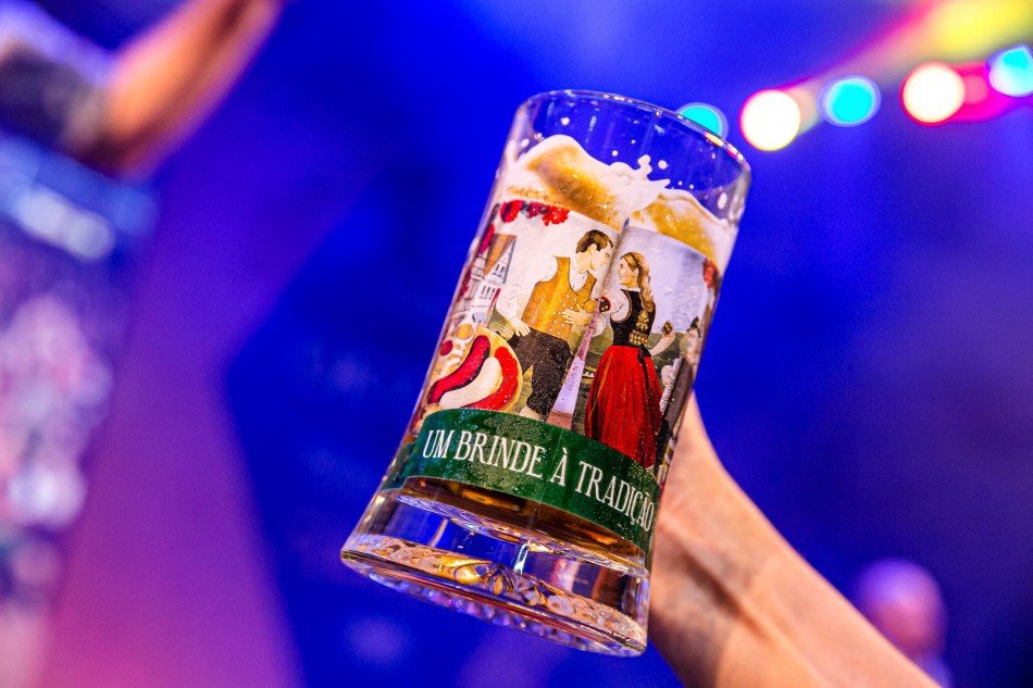 Dez cervejarias artesanais estarão nas próximas edições da Oktoberfest; veja quais