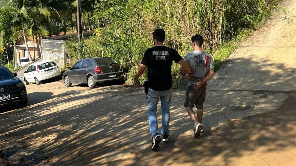 Investigação prende homem suspeito de tráfico de drogas em Blumenau