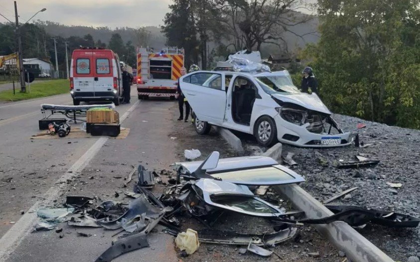 Vídeo: Grave acidente no começo deste domingo na BR-470 em Ascurra tira a vida de duas pessoas