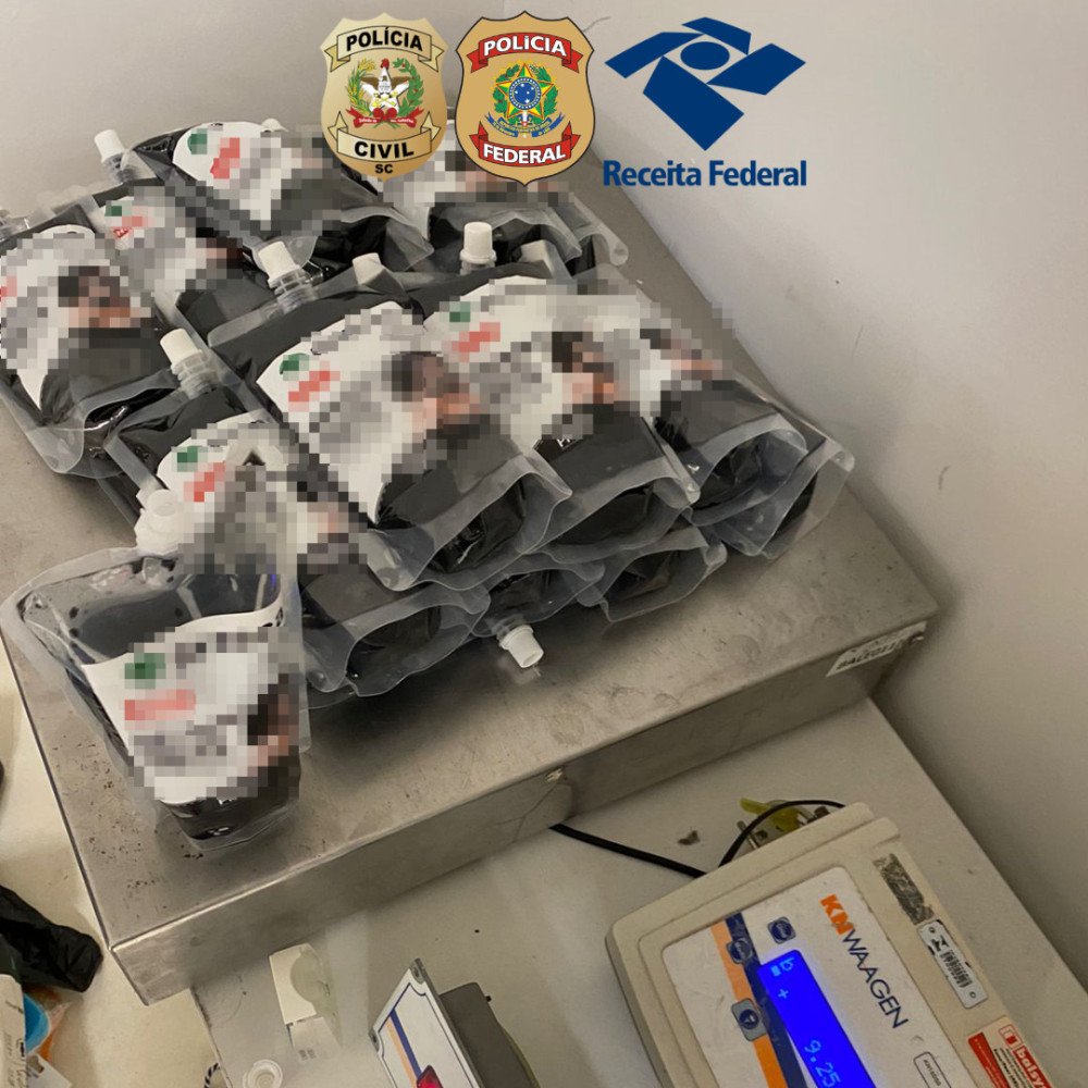 Homem é preso com 10kg de cocaína diluída em produtos de beleza em Aeroporto da capital