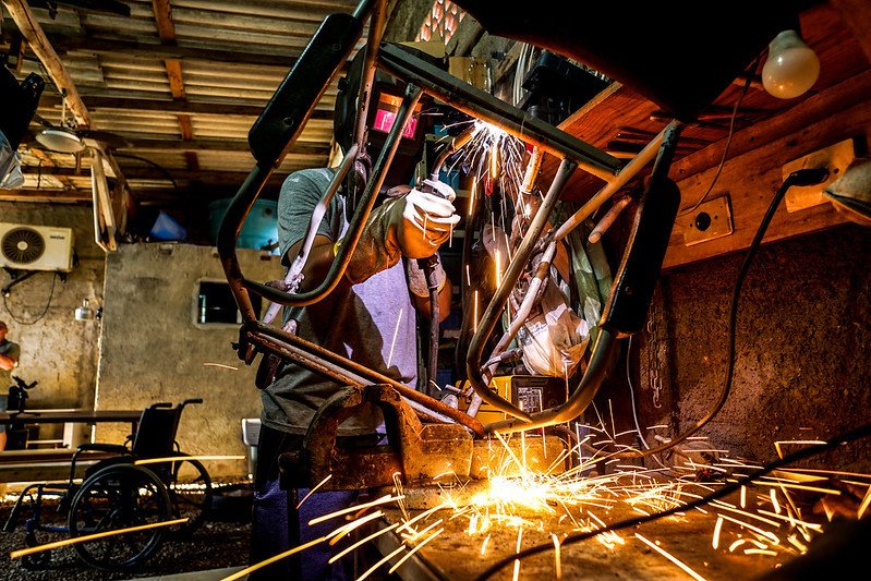 Produtos apreendidos pelo Imetro de SC ajudam na construção de cadeiras de rodas e muletas