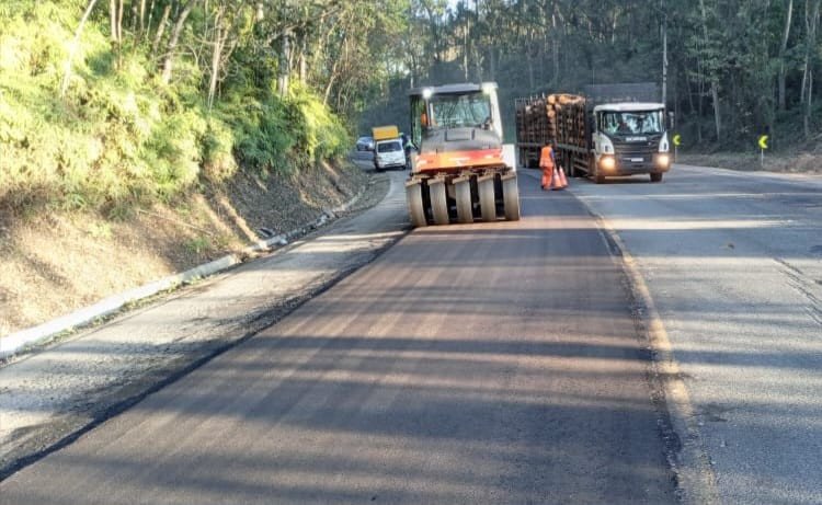 Dnit faz recuperação do asfalto na BR-470, em Ibirama; trânsito funciona com desvios