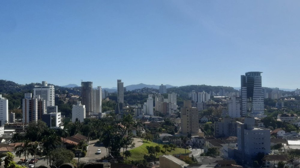 Tempo ensolarado marca a terça-feira em Blumenau; confira