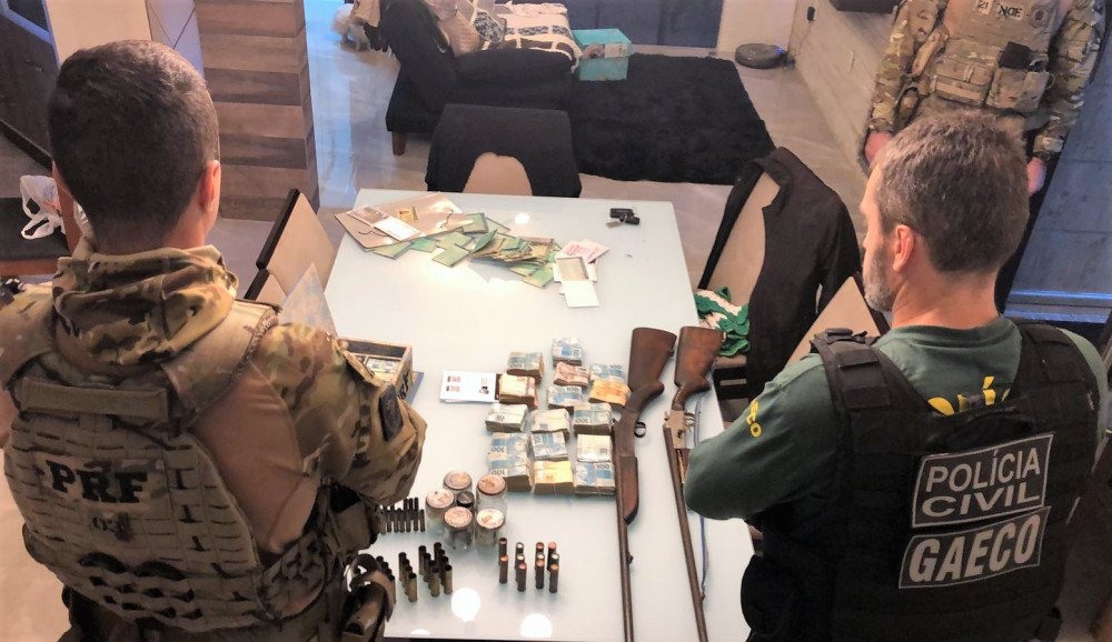 Megaoperação cumpre mandados contra organização criminosa em SC; Blumenau está na lista