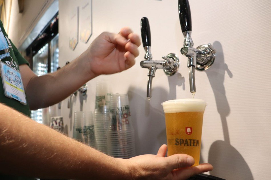 Vagas para trabalhar na Oktoberfest Blumenau estão abertas; saiba onde e como participar