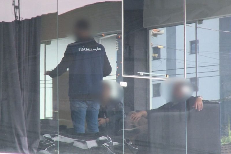 Mais quatro pessoas são presas em operação contra clínicas ilegais de emagrecimento em SC
