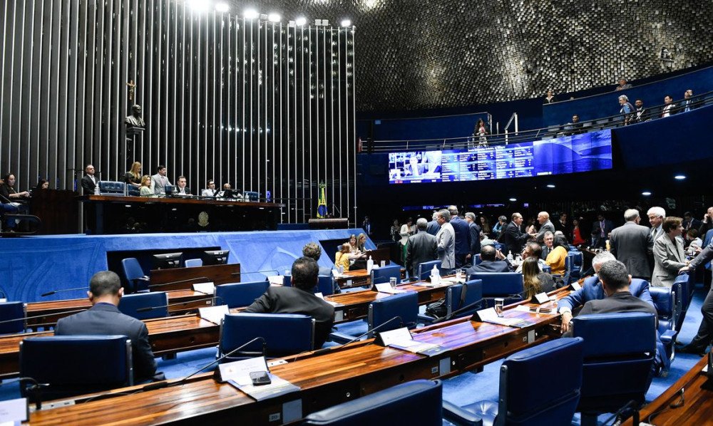 Senado aprova aumento do salário mínimo e amplia isenção do Imposto de Renda