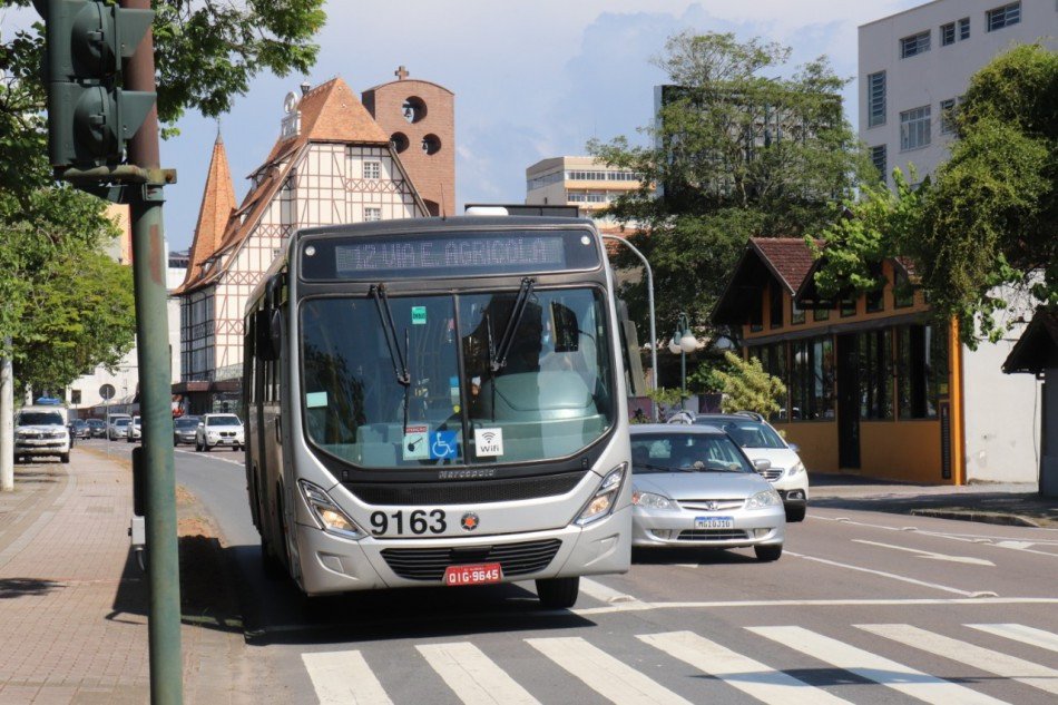 Linhas de ônibus de Blumenau estão com desvios por causa de obras; veja quais