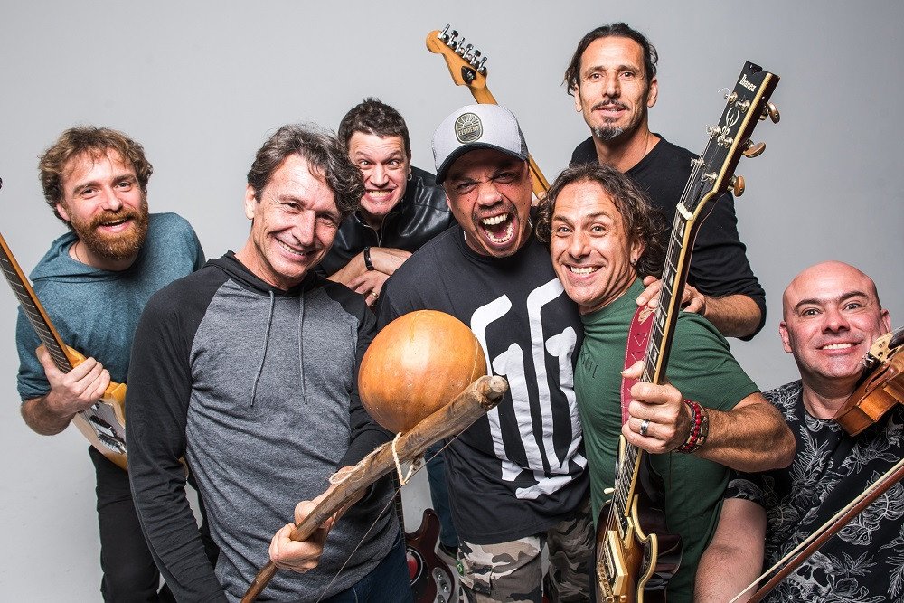 Dazaranha e Chimarruts fazem show gratuito em Camboriú neste fim de semana