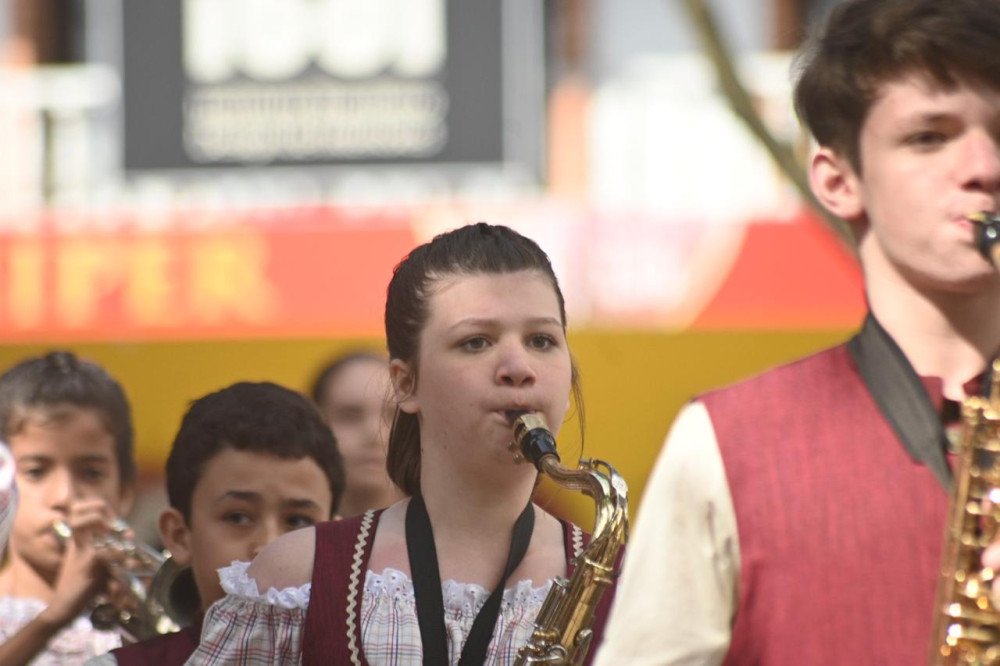 Fotos: Seletiva de bandas e fanfarras escolares define participações nos desfiles da Oktoberfest Blumenau